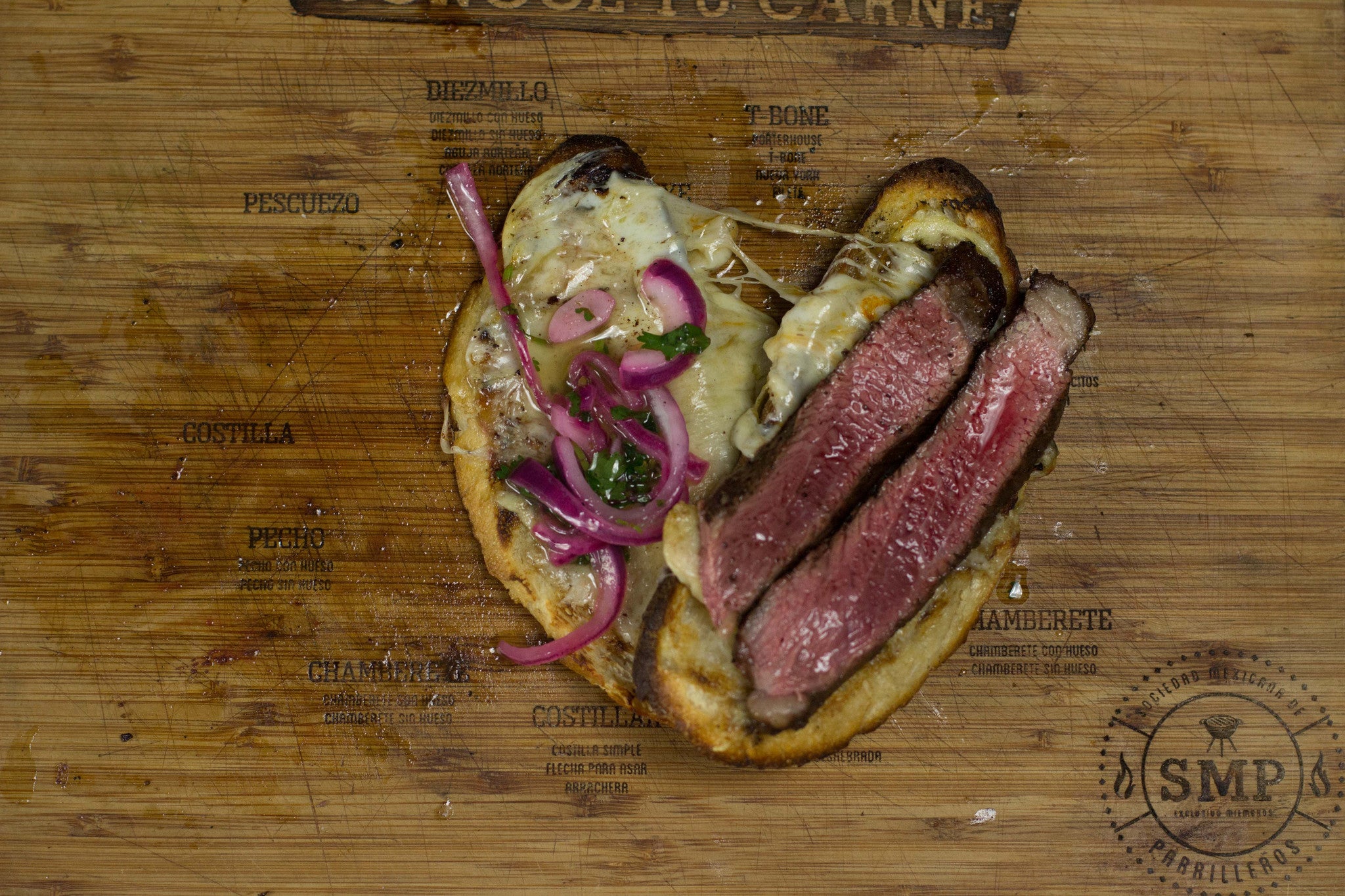 SÁNDWICH DE RIBEYE CON QUESO
