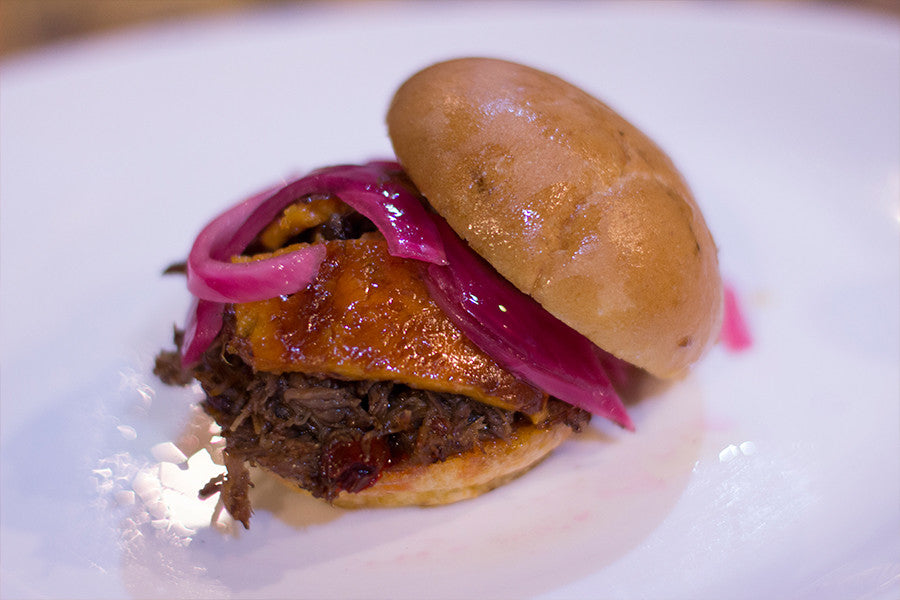 TORTA DE PULLED SHORT RIB CON QUESO MANCHEGO AHUMADO