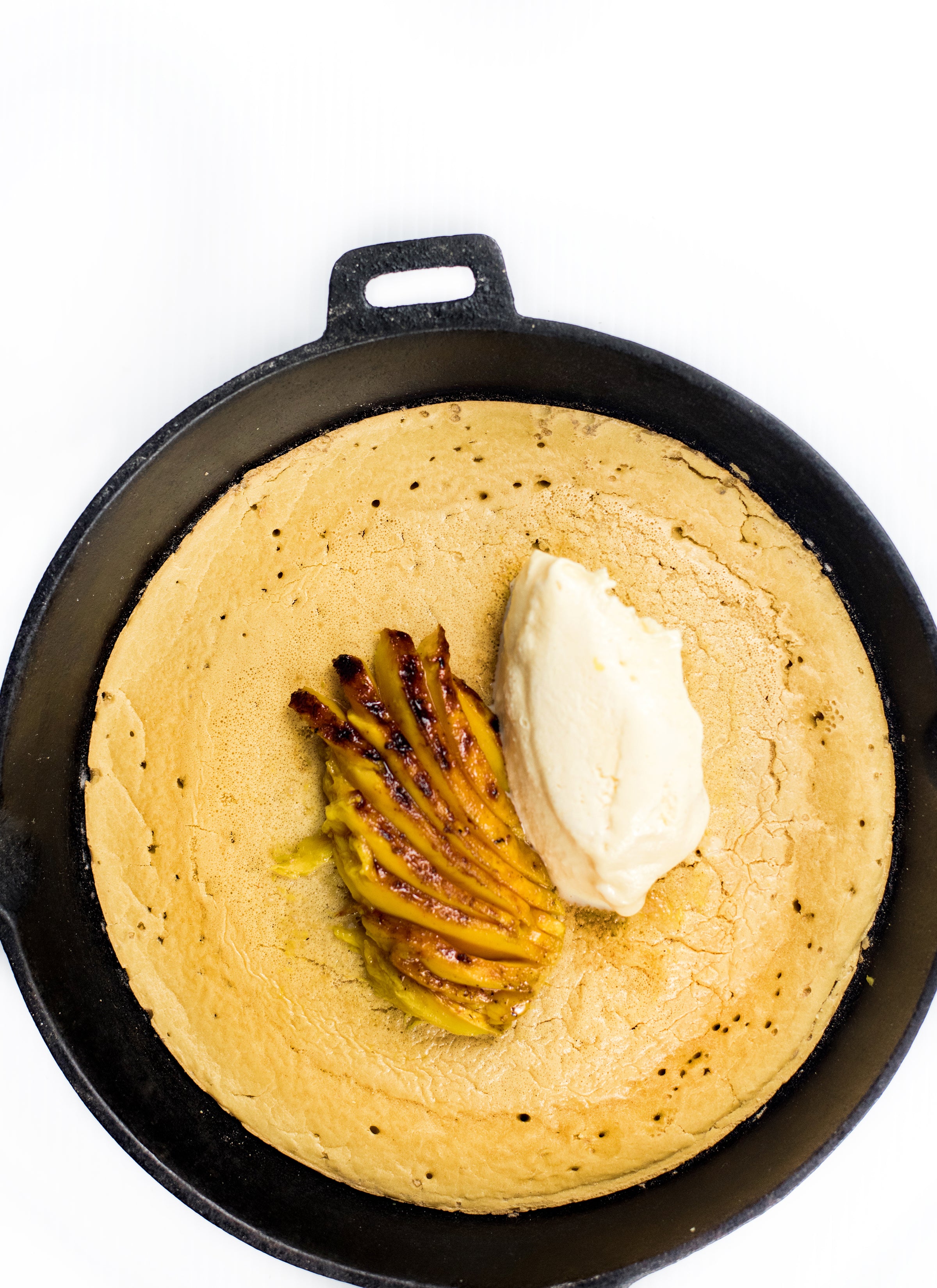 PAN DE VAINILLA CON MANGO ASADO, CAJETA Y HELADO DE VAINILLA | SMP