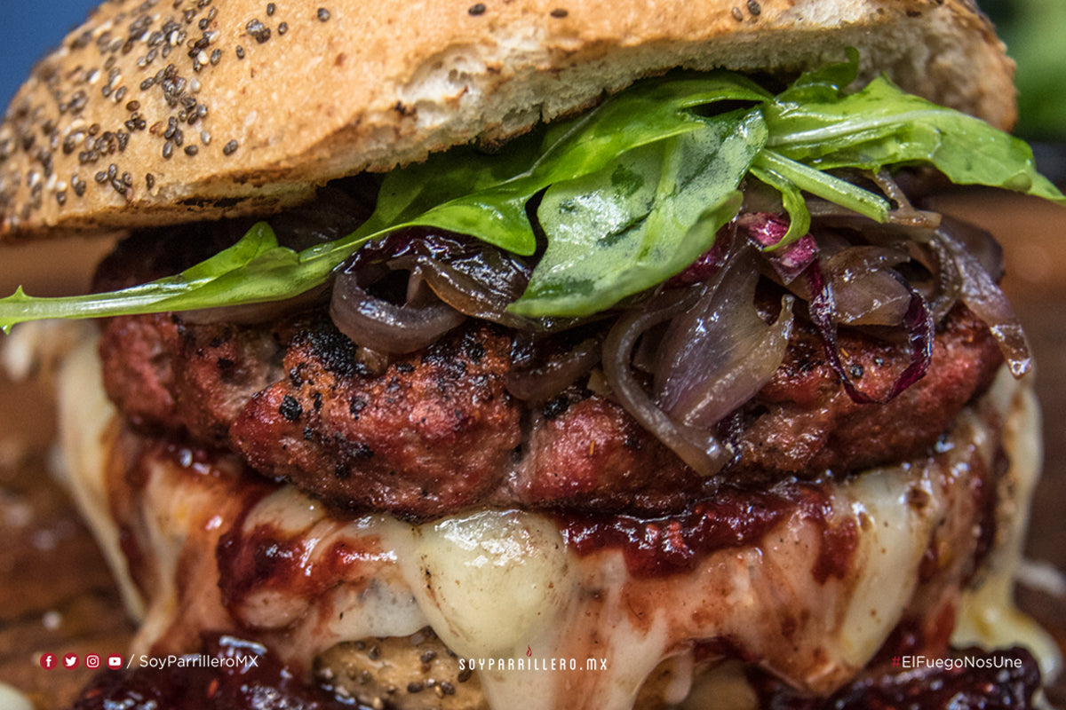 HAMBURGUESA DE RIBEYE CON QUESO BRIE Y CEBOLLA CARAMELIZADA | SMP