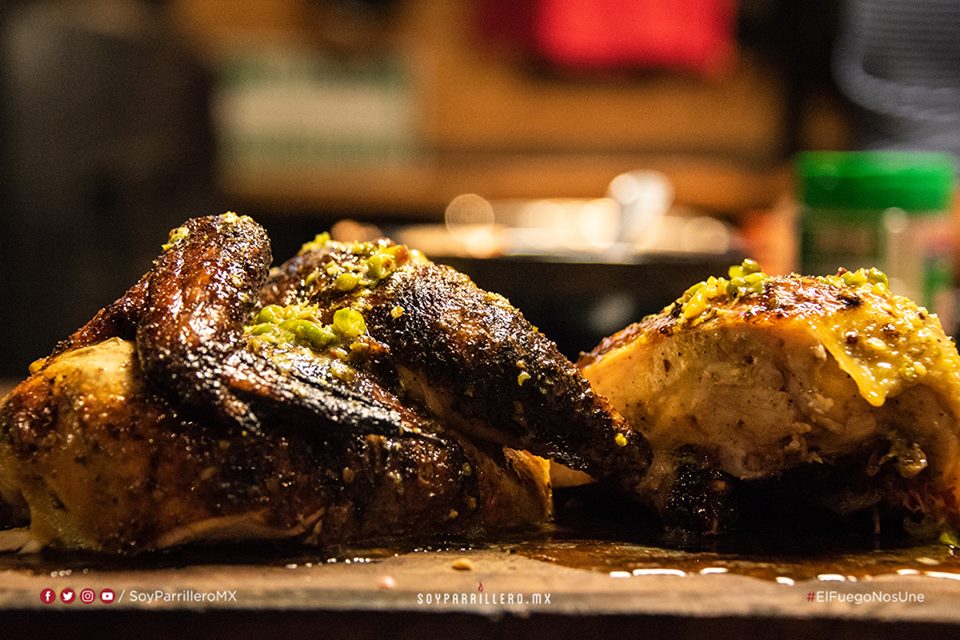 POLLO ROSTIZADO CON MANTEQUILLA Y MÁS MANTEQUILLA | SMP