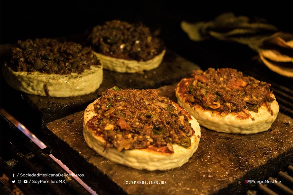 QUESO PANELA ASADO CON ATROPELLADO DE CARNE SECA | SMP