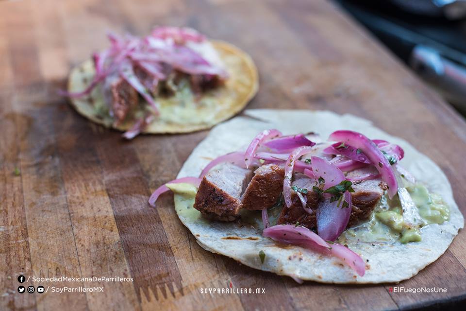 TACO JUAN PORK BELLY AHUMADO EN LEÑA DE NOGAL CON SALSA VERDE FRESCA | SMP