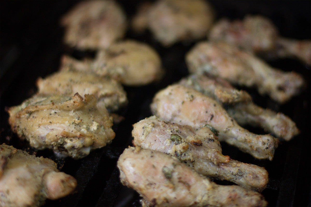 POLLITOS DE LECHE MARINADOS EN JOCOQUE,COMINO, CILANTRO Y AJO ACOMPAÑADO DE MOJO DE TAMARINDO|SMP