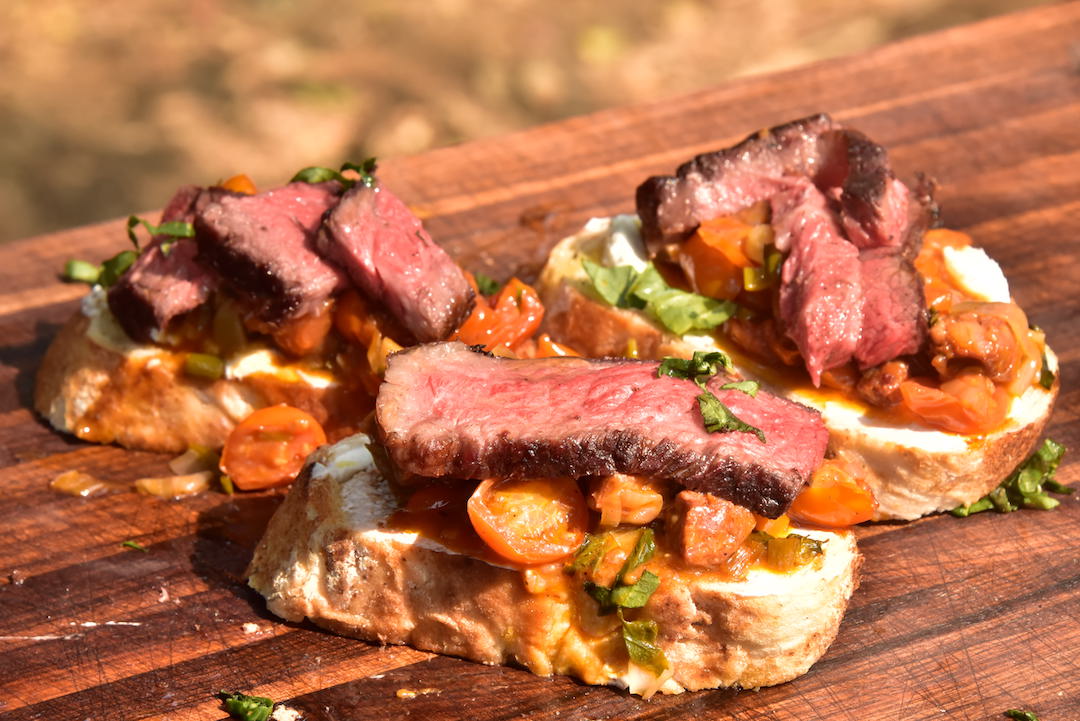 Tapas de asado de tira con jocoque