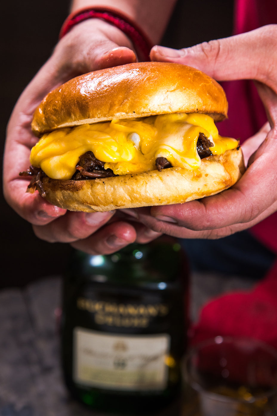 TORTA DE BARBACOA DE SHORT RIB CON QUESO Y BUCHANAN'S DELUXE | SMP