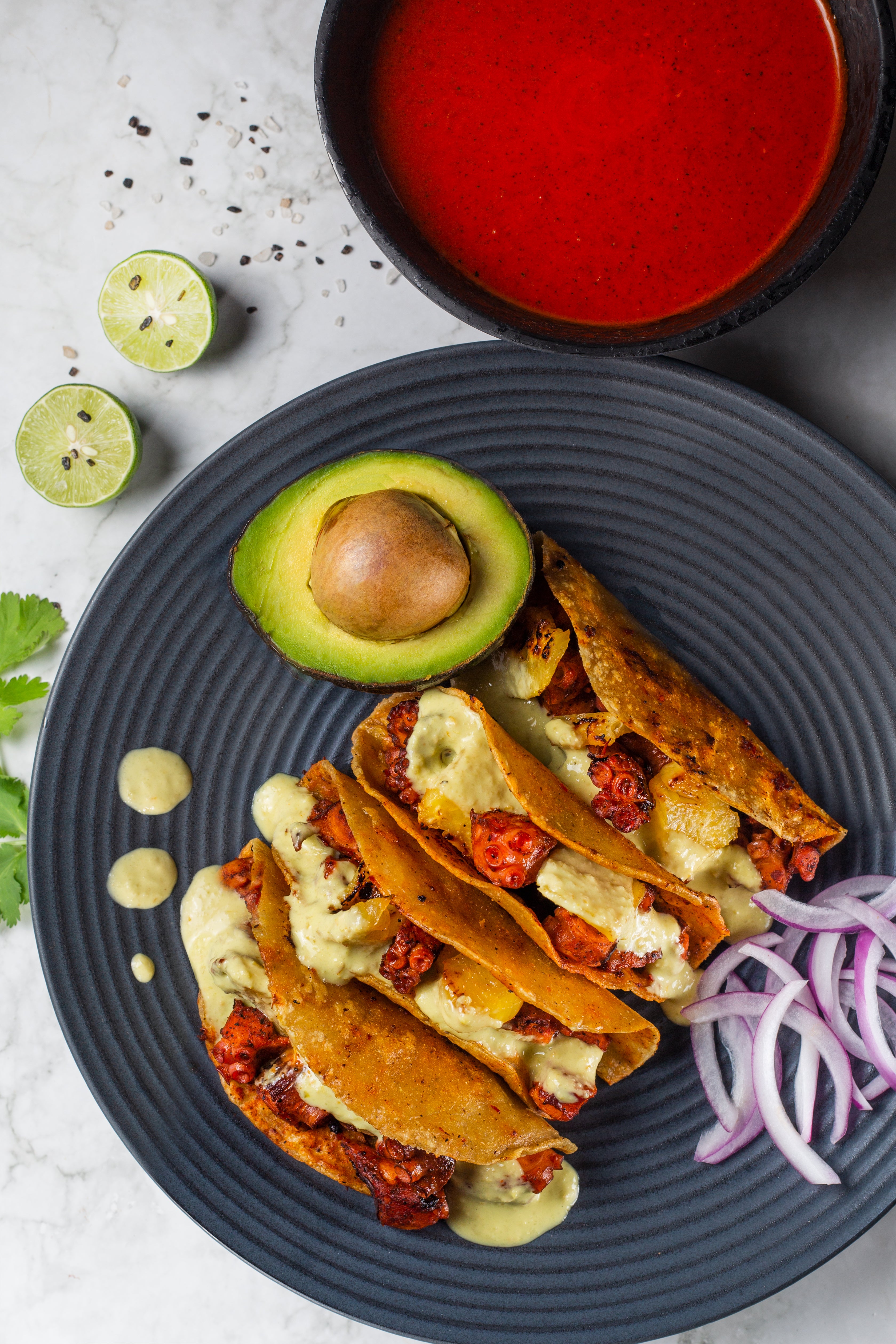 Tacos dorados de pulpo al pastor
