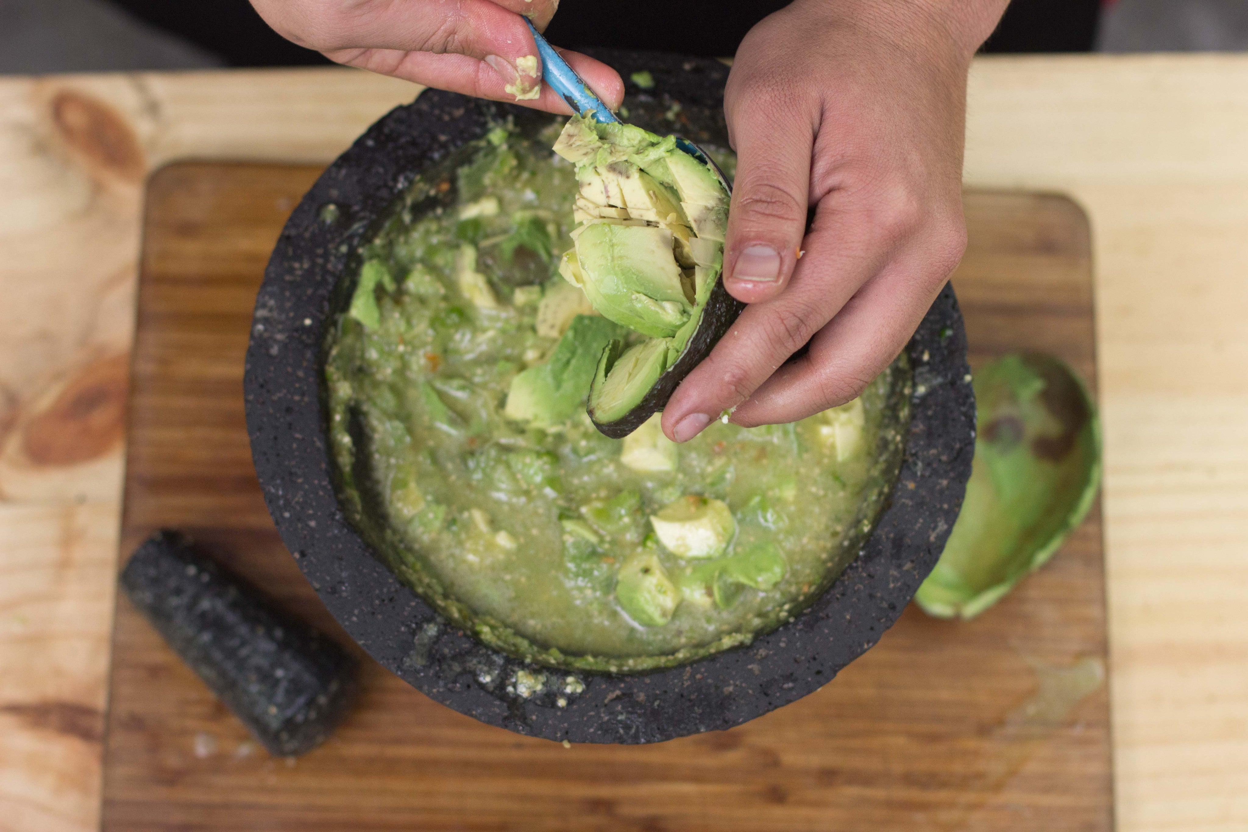 SALSA VERDE CON AGUACATE
