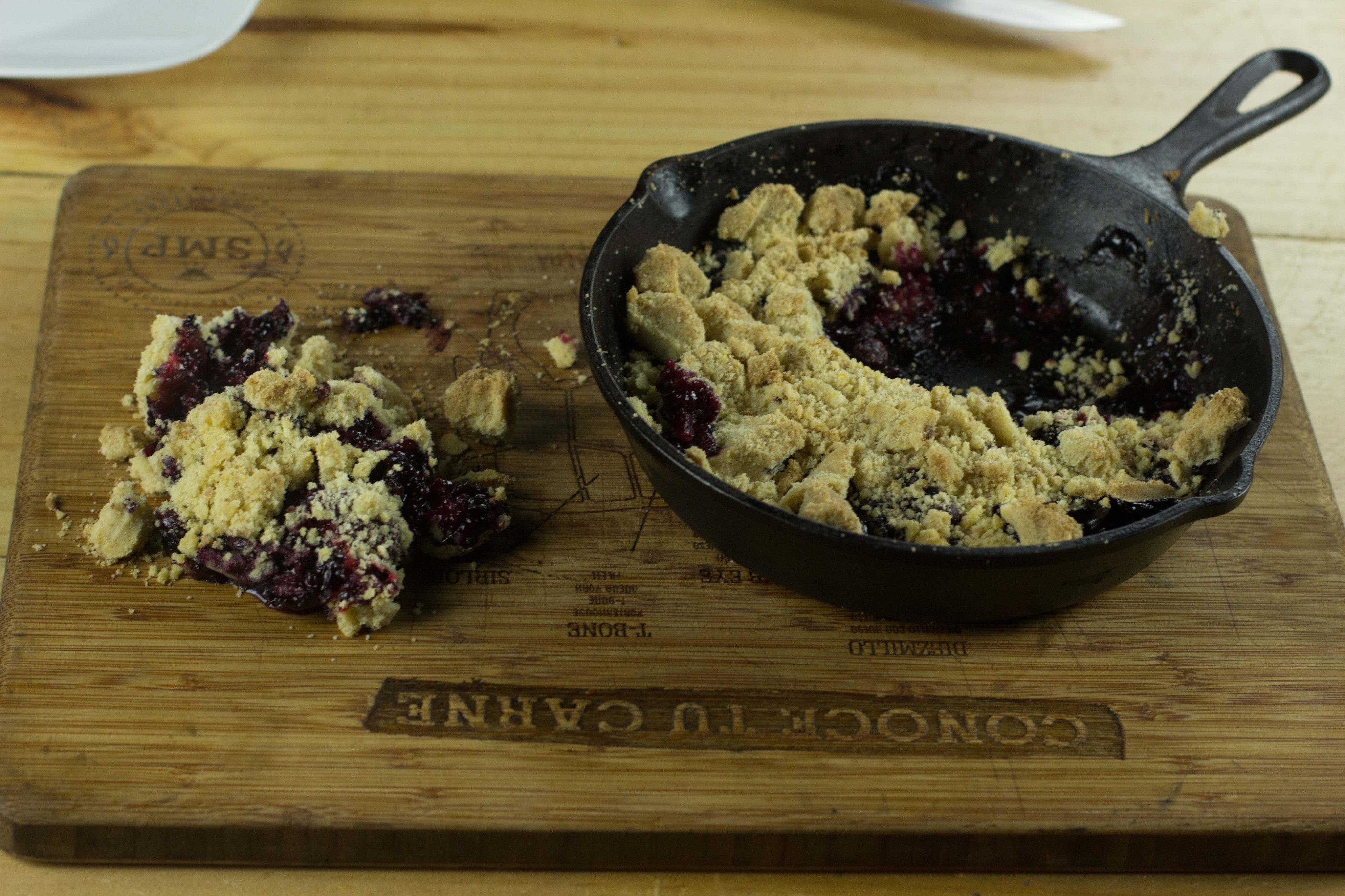 BERRY COBBLER EN SARTÉN DE HIERRO VACIADO|SMP