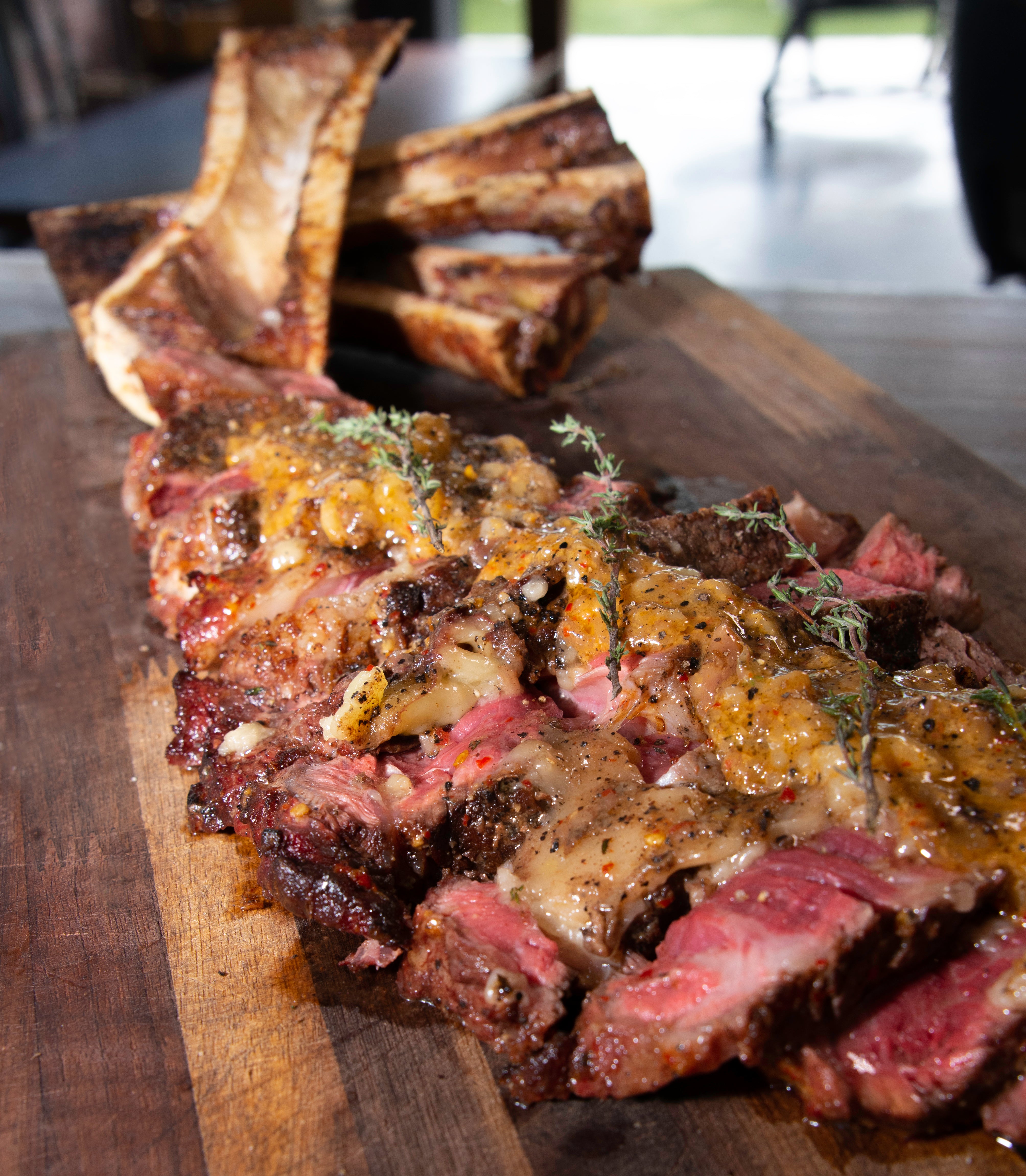 Rib eye envuelto en tuétano
