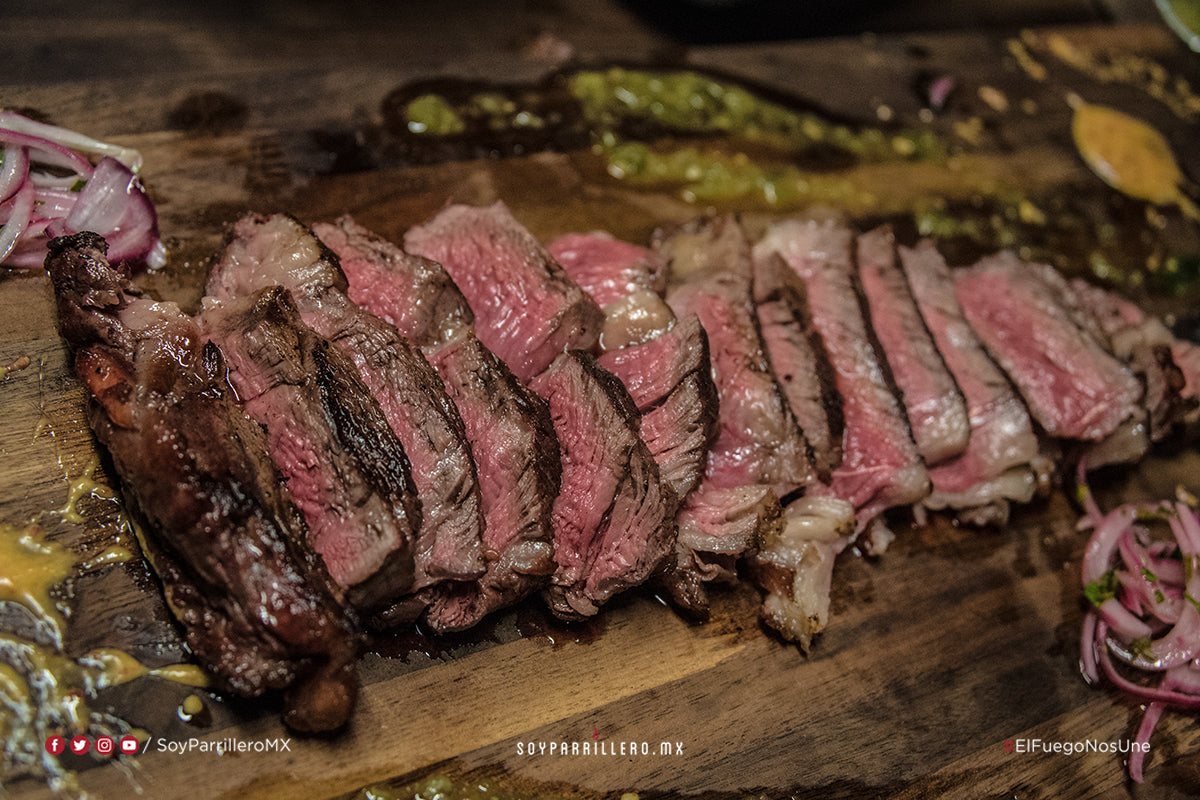 RIBEYE 2.5" CON MANTEQUILLA COMPUESTA DE VINO TINTO