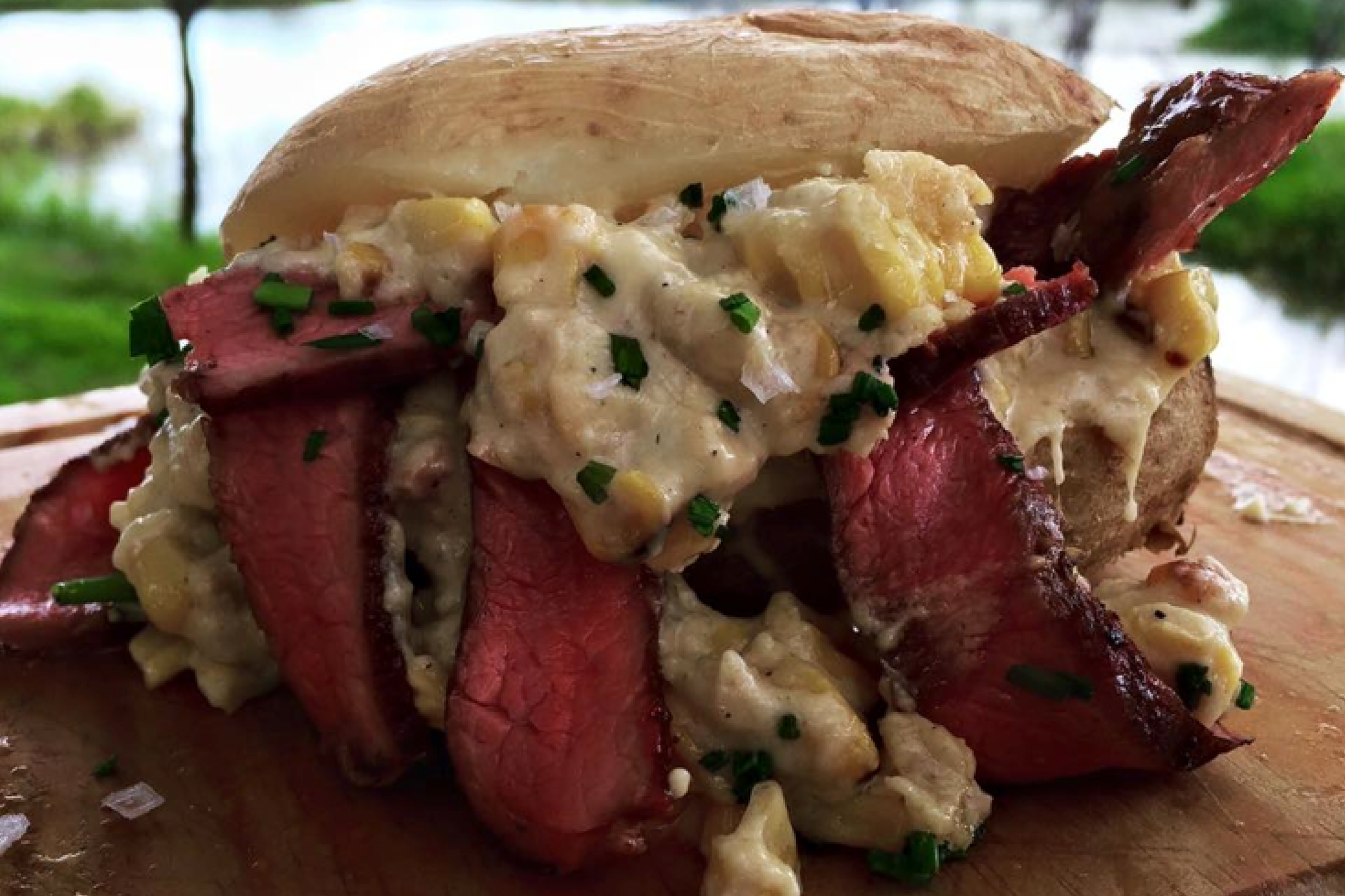 PAPA RELLENA CON ELOTE, QUESO Y CARNE ASADA|SMP