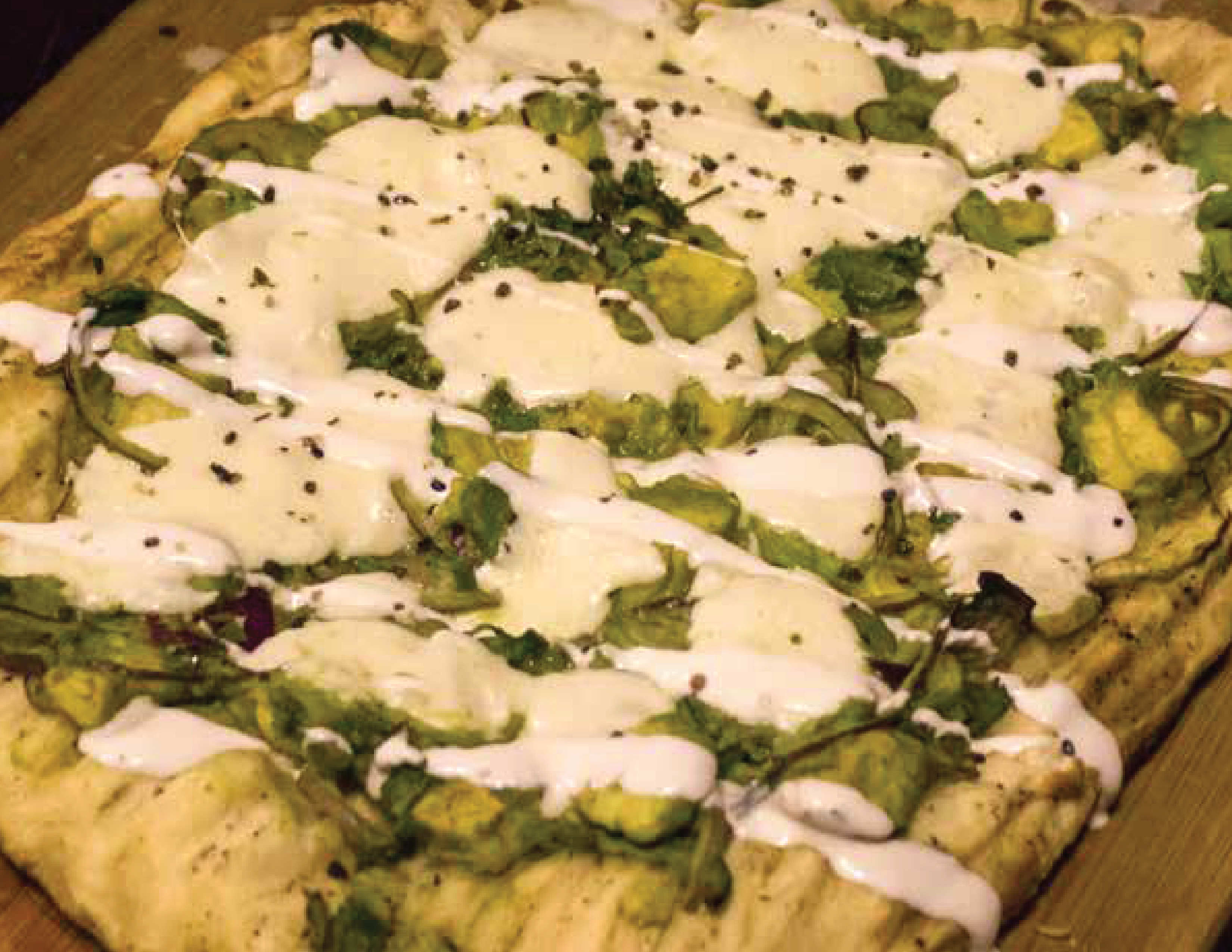 PIZZA DE AGUACATE A LA PARRILLA