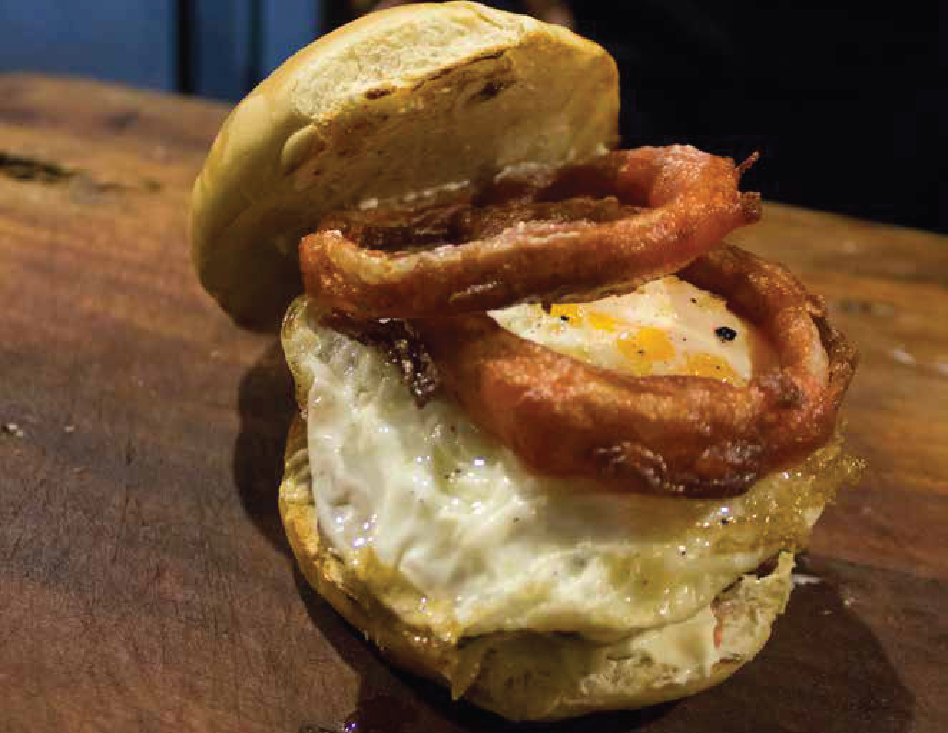 HAMBURGUESA DE SHORT RIB CON AROS DE CEBOLLA|SMP