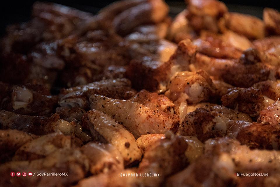 ALITAS BÚFALO A LA PARRILLA CON SALSA LOUISIANA Y MANTEQUILLA | SMP