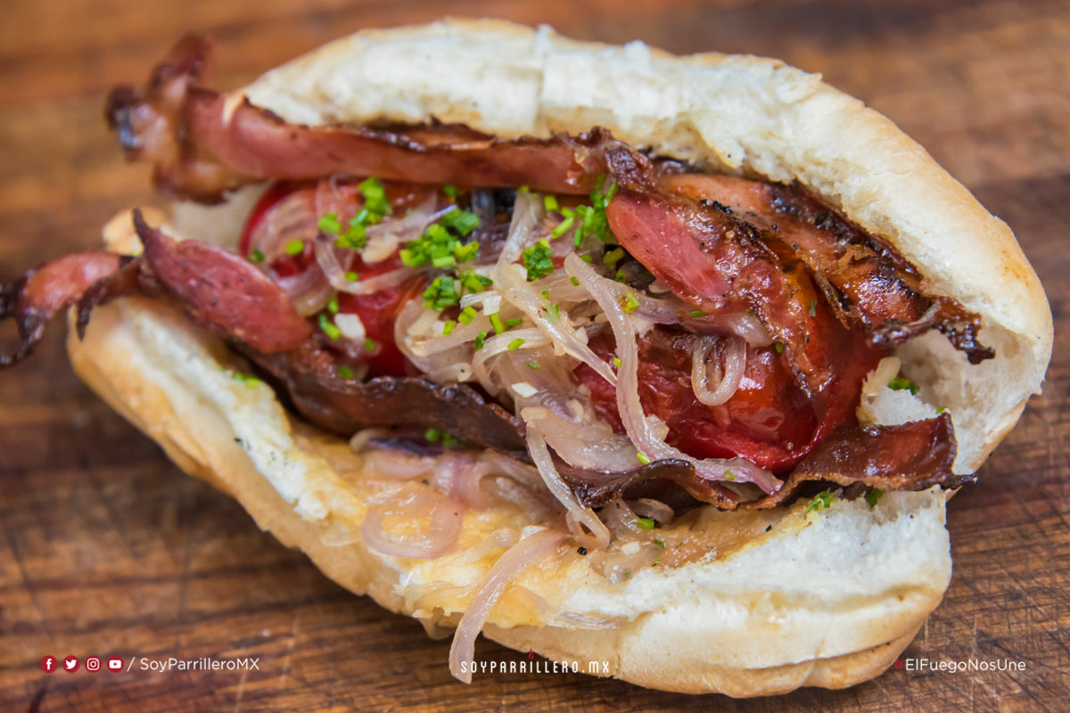 PERRO CALIENTE ASADO CON SALCHICHA Y TOCINO EN SALSA DE CERVEZA | SMP
