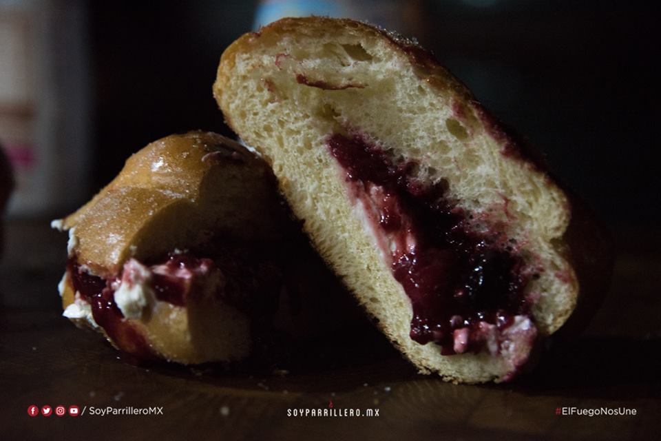 CONCHAS RELLENAS DE QUESO CREMA Y MERMELADA ARTESANAL DE FRUTOS ROJOS | SMP