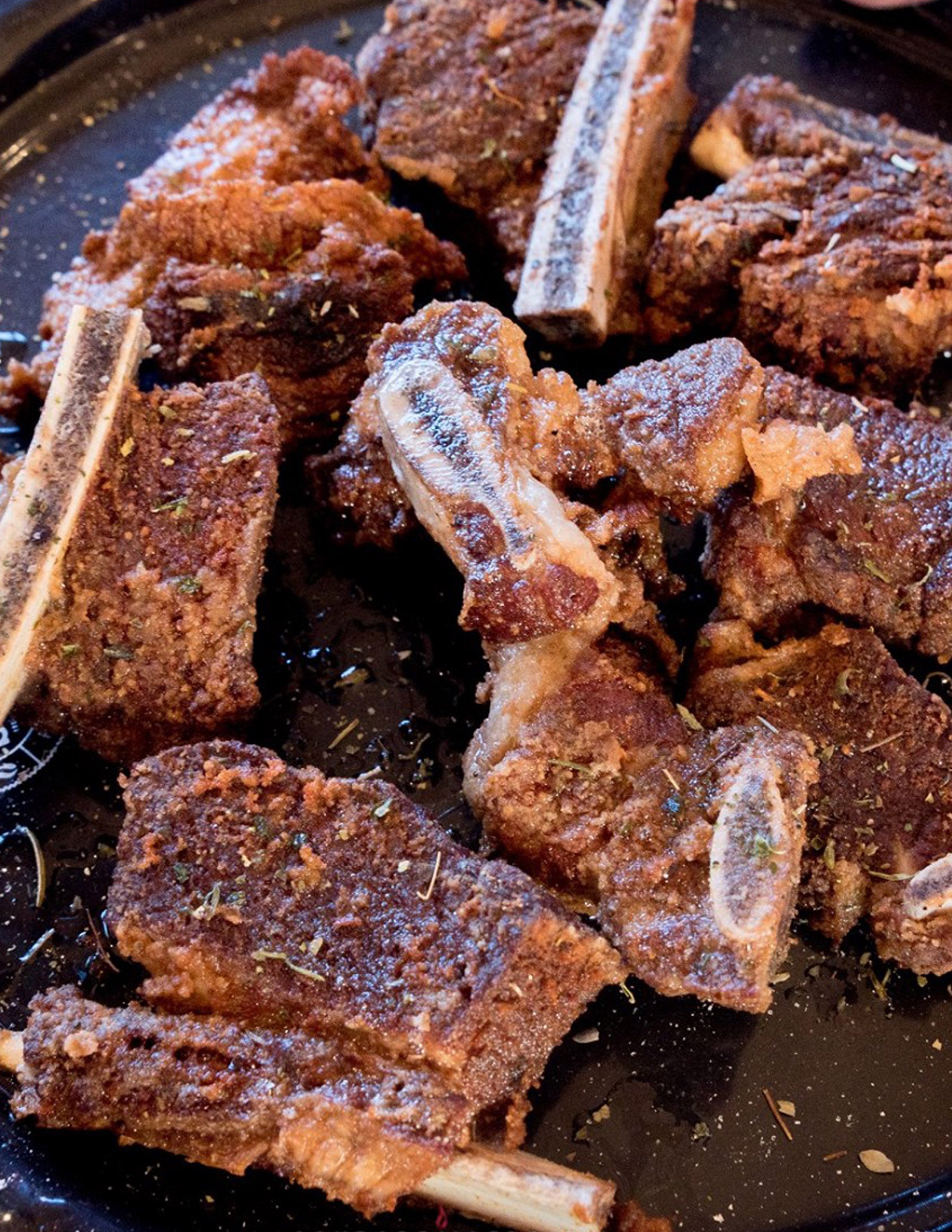 COSTILLA NORTEÑA EN SARTÉN DE HIERRO VACIADO