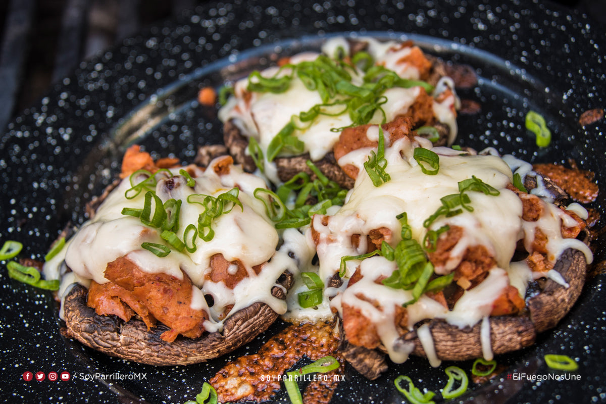 PORTOBELLOS ASADOS CON CHORIZO Y QUESO GRATINADO SMP Sociedad Mex