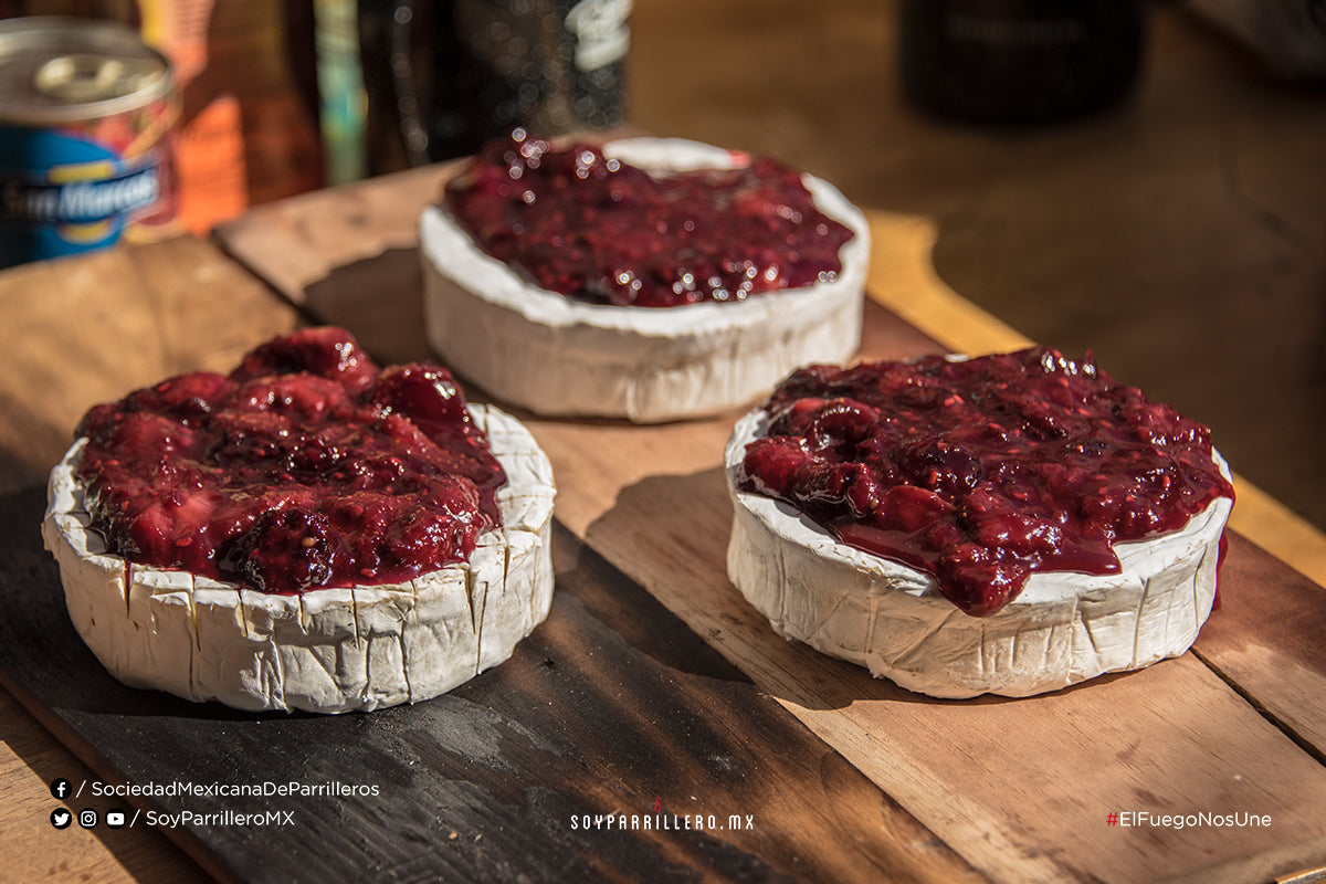 QUESO BRIE CON MERMELADA DE FRUTOS ROJOS | SMP