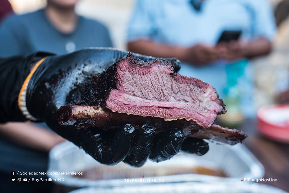 SHORT RIB AHUMADO POR 8 HRS EN LEÑA DE NOGAL | SMP