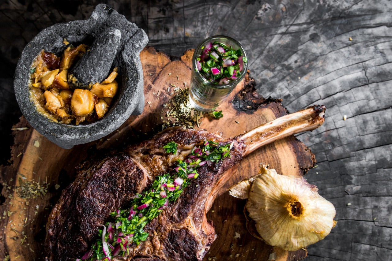 Tomahawk con puré de ajo y piquillo mexicano