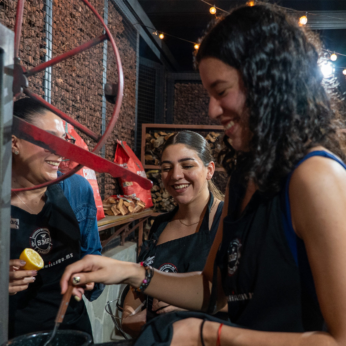 Noche Navideña al carbón / Lyncott | San Pedro | 09 Diciembre